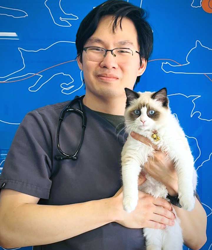 Dr. Alex Vuong, DVM